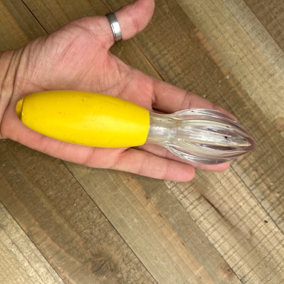 Yellow Vintage Juice Reamer - Picture 2 of 6